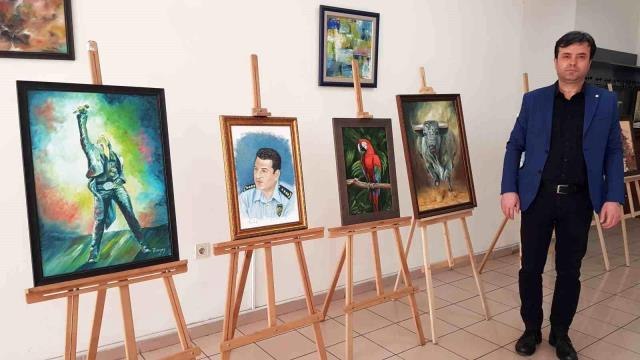 Polis memuru yağlı boya çalışmalarını sergiledi
