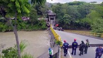 شاهد: قتيلان إثر انهيار جسر في كولومبيا