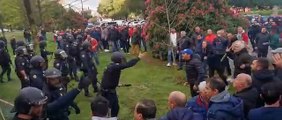 Enfrentamientos entre la Policía y los bateeiros a las puertas de San Caetano