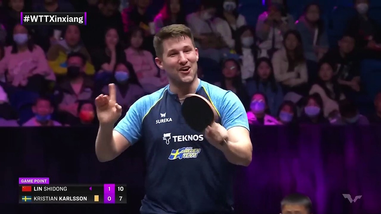 Kristian Karlsson réussit un sauvetage magique qui piège son adversaire au tennis de table