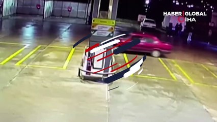 Rezaletin görüntüleri! Akaryakıt istasyonunda drift çılgınlığı kamerada