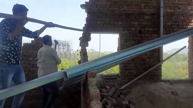 सिद्धार्थ नगर में चौथी अवैध मंजिल की ध्वस्त