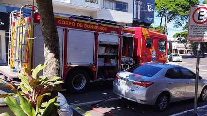 Senhora esquece panos fervendo em panela e material pega fogo, em Umuarama