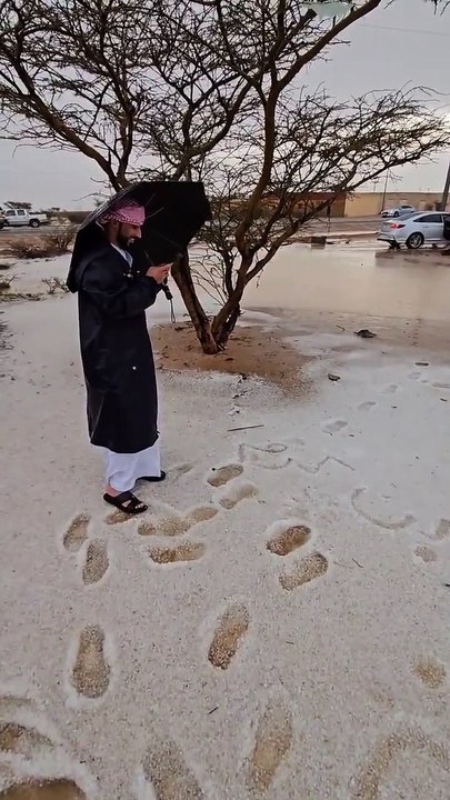 Watch: Cars stuck on 'snowy' roads, residents playing in hail; extreme weather hits Saudi Arabia