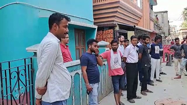 बैरकपुर वायरलेस मोड़ के पास कई घरों में आई दरारें