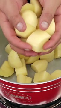 Cuando hago papas de esta manera, todos me preguntan por la receta#viral #parati #recetas #cocina #recetasfaciles #papa #queso #jamon #food #saborestiktok