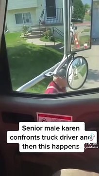 Ce Papy n'est pas content de voir des ouvriers refaire la route