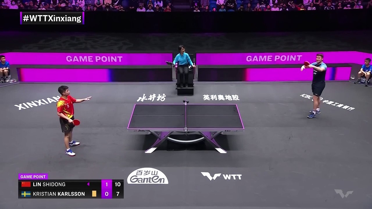 Ce joueur de Ping Pong réussit un sauvetage magique qui piège son adversaire