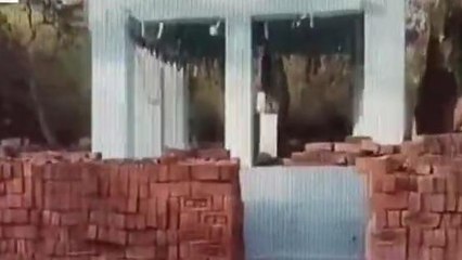 अयोध्या: अज्ञात कारणों से लगी आग कड़ी मशक्कत के बाद मिल सका आग पर काबू