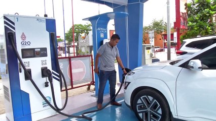 SPKLU PLN di Rest Area Jakarta- Cikampek Siap Layani Pemudik dengan Mobil Listrik