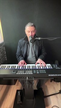 Μιχάλης Χατζηγιάννης: Ψέλνει το «Ω γλυκύ μού έαρ»