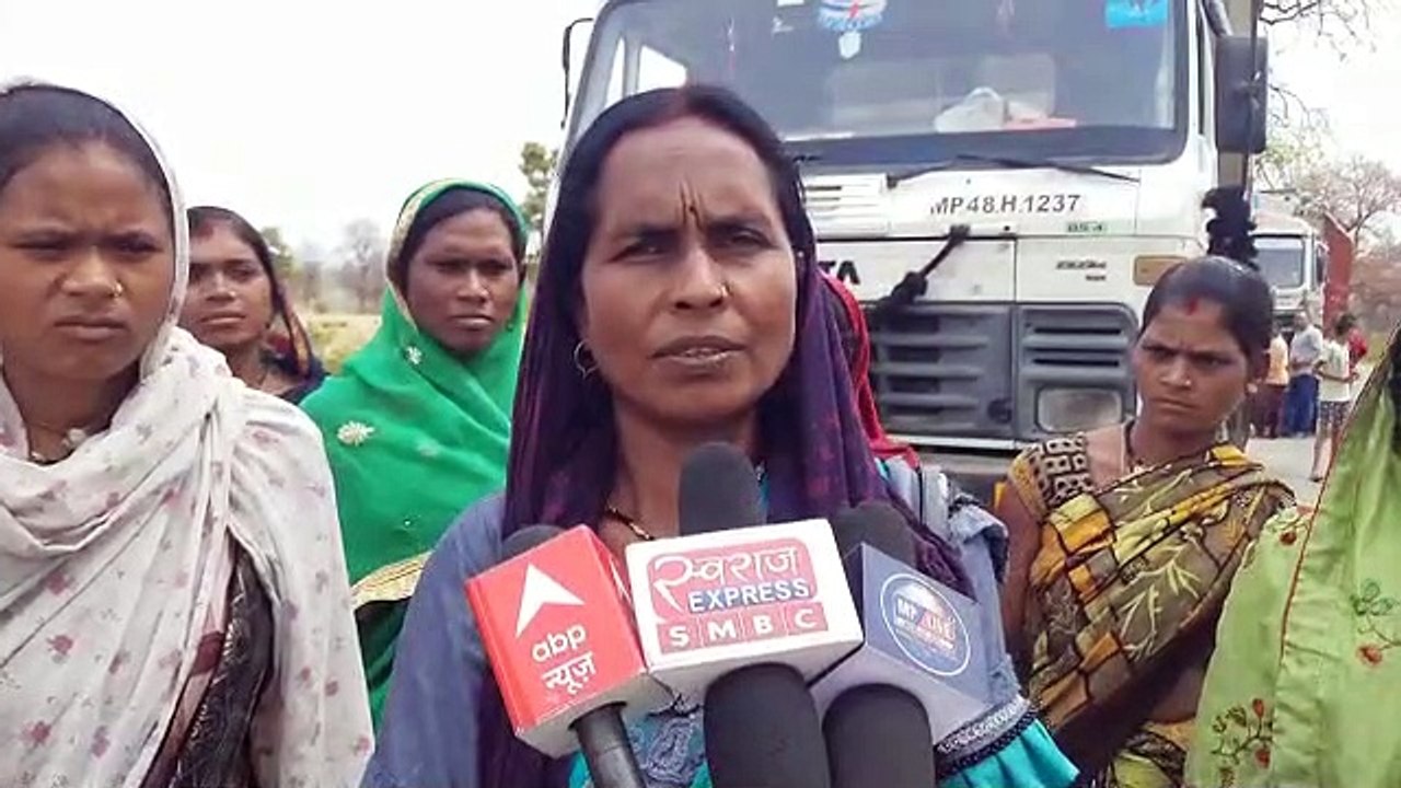 गांव की नदी से हो रहा था अवैध उत्खनन, सरपंच ने...