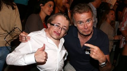 GALA VIDÉO - Guillaume Bats : cette maladie dont souffre l’humoriste qui monte