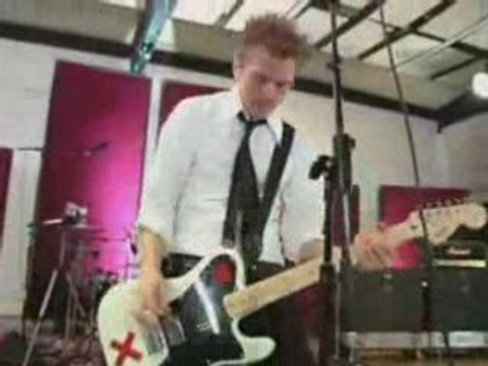 Sum 41- March Of The Dogs (live sum41_com)