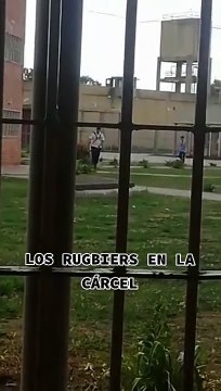 Así andan los rugbiers acá en Melchor, a las chapas los giles : el video de la agresión de los presos a los condenados por el asesinato de Fernando