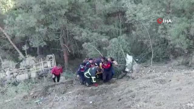 Bilecik'te lastiği patlayan tır 60 metre yükseklikten uçuruma yuvarlandı