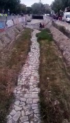 camión repartidor cayó al zanjón frías