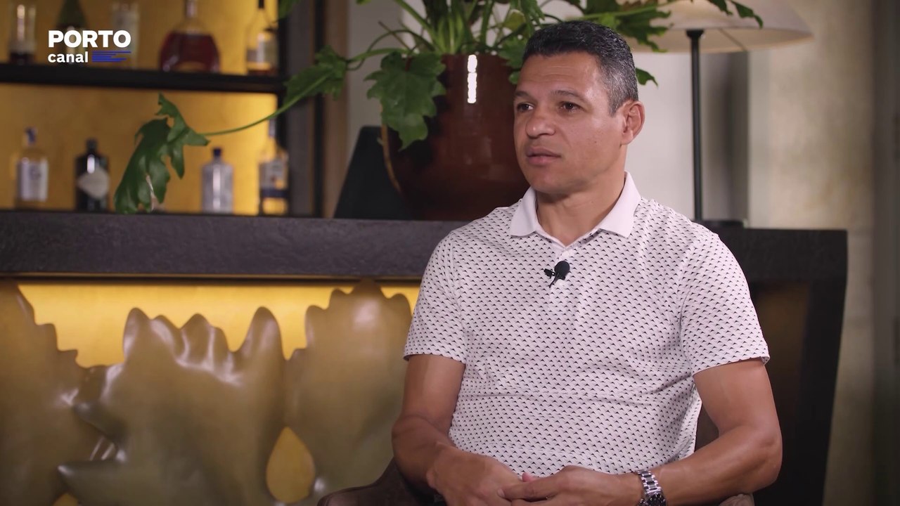 Derlei afirma que Mourinho “foi o meu pai no futebol”