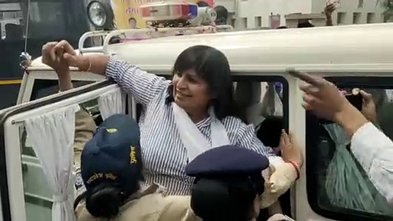 सीएम का विरोध कर रही महिला विधायक को लिया हिरासत में