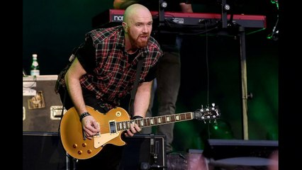 Скачать видео: Heartbreak of The Script guitarist Mark Sheehan's wife of 17 years: Star leaves behind former backing singer partner and his three children after tragic death at age of 46 following a brief illness