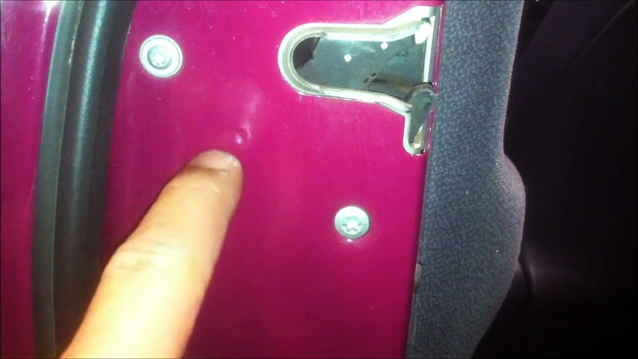 How to Apply and Release Child-proof Rear Door Locks on a Mercedes-Benz A160