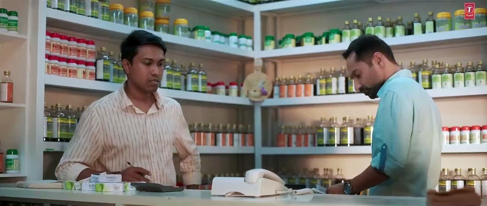 Pachuvum Athbutha Vilakkum - Official Trailer