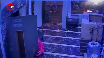 Taksim'de 'çakmak isteme' kanlı bitti: 2 yaralı