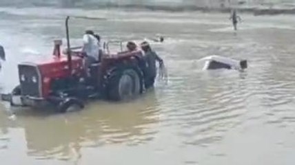 मुजफ्फरपुर: अनियंत्रित हुई बोलेरो बागमती नदी के अंदर कर गई प्रवेश, बाल-बाल बचे चालक