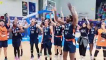 Euroleague’de finale yükselmeyi kutlayan kadın basketbolcuların elinden Türk Bayrağı’nı aldılar!