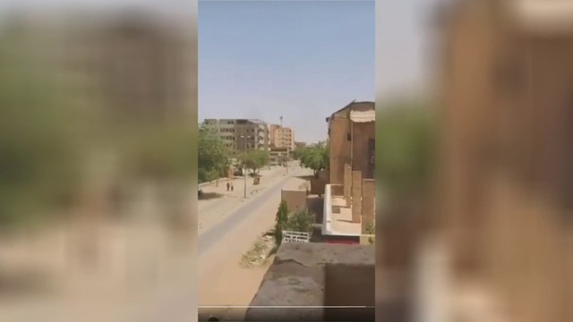صور متداولة لسقوط قذيفة في منطقة السجانة بالخرطوم