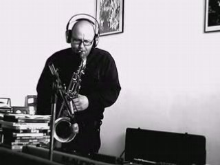 LARGO02 PLAYS TENOR SAX AROUND ALL BLUES 2008_03 BW