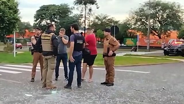 Bandidos explodem caixa eletrônico e furtam malote de agência bancária em Umuarama