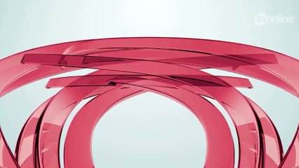 Motociclista 'voa' após ser atingido por carro em Apucarana; vídeo