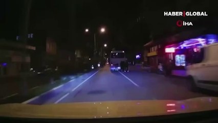 Araç sürücülerinin yüreğini ağızlarına getirdi! Canlarını böyle hiçe saydılar