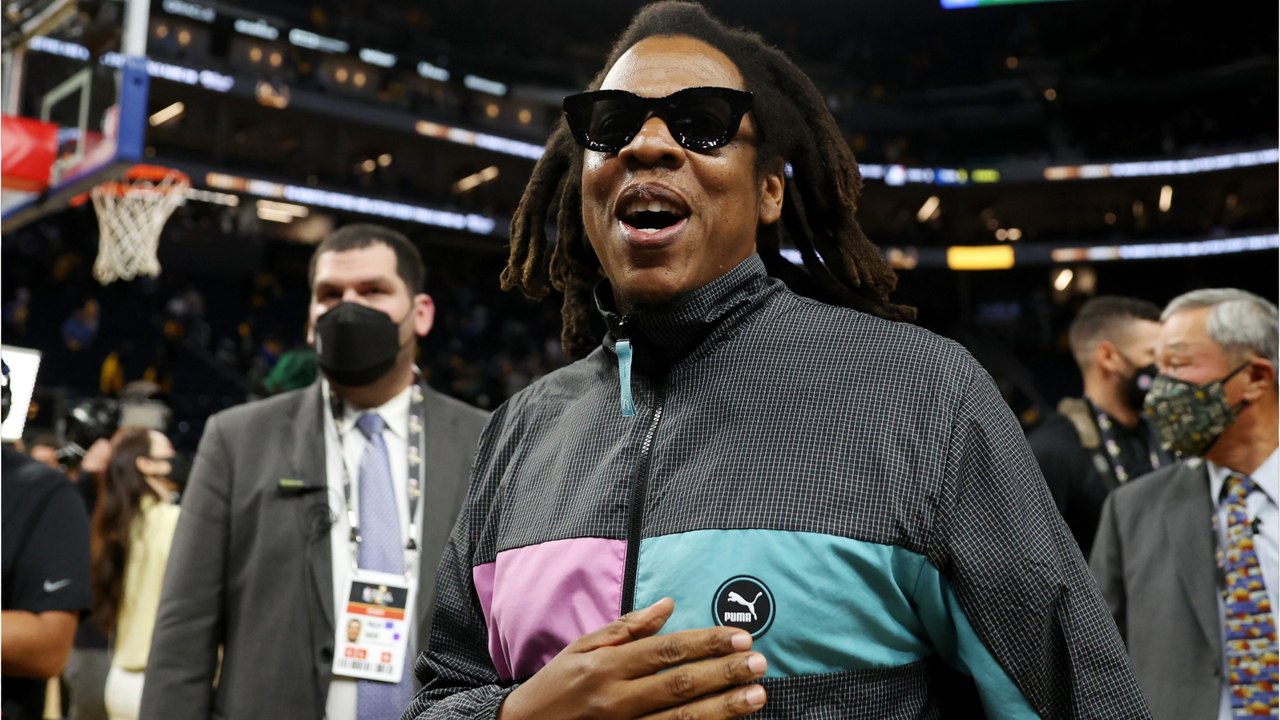 VOICI - Jay-Z : une ministre danse à son concert privé, la vidéo qui fait réagir