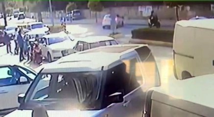 Motosiklet sürücüsünün hastanelik olduğu kaza kamerada