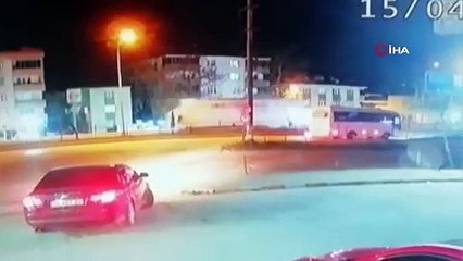 Seyir halindeki iki motosikletin çarpıştığı feci kaza kamerada: 1 ölü