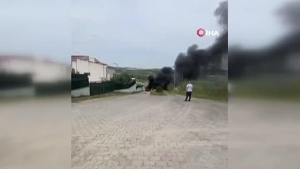 Alev alev yanan otomobil hurda yığınına döndü