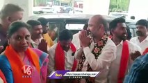 Bandi Sanjay Reaches Warangal | BJP Nirudyoga March | V6 News