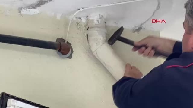 BORUYA SIKIŞAN YAVRU KEDİ, KARDEŞİNİN SESİ DİNLETİLEREK KURTARILDI