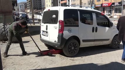 Sürücüler yaz lastiğinin değişimi için oto lastikçilerin yolunu tuttu