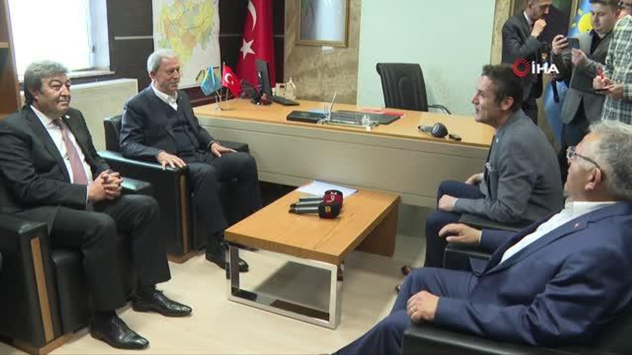 Milli Savunma Bakanı Hulusi Akar, CHP ve İYİ Parti il başkanlıklarını ziyaret etti