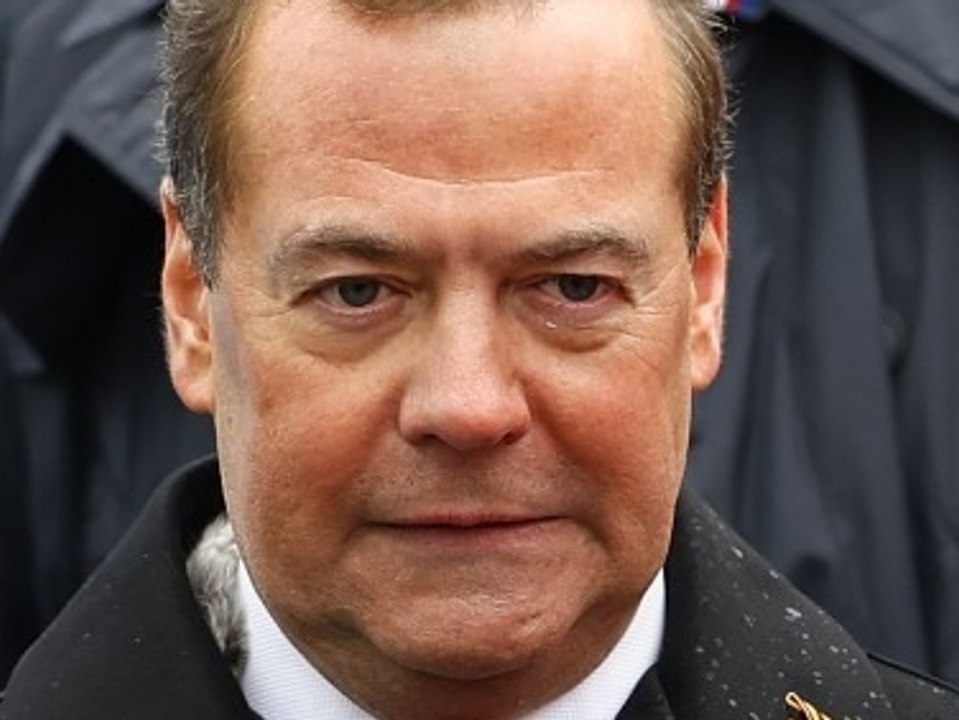 Wut-Tirade auf Twitter: Putin-Freund Dmitri Medwedew droht Polen