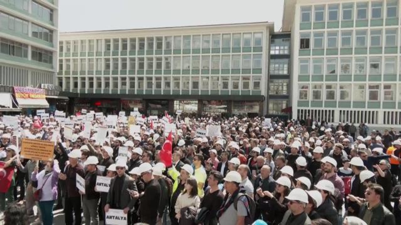 Kamu Mühendislerinden Ankara Ulus'ta Eylem: "Bir Mühendis, Ortalama 18 Bin Lira Gelirle Yoksulluk Sınırının Neredeyse Yarısına Yakın Bir Ücretle...