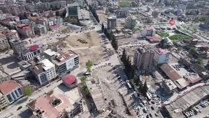 Depremlerin merkezinden son durum böyle görüntülendi: Enkazlar kalktı, meydanlar oluştu