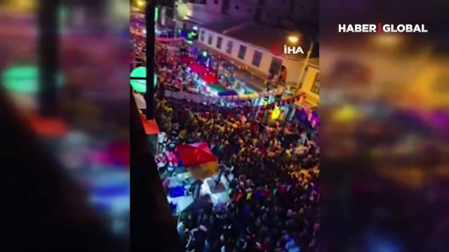 Tayland'da renkli anlar... Başbakan Prayut Chan-o-cha, Bangkok sokaklarında su savaşlarına katıldı