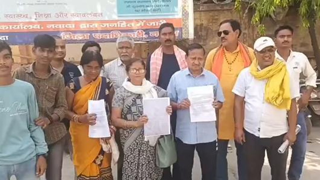 नवादा: लोहार जाति को मूल जाति में शामिल करने की मांग को लेकर डीएम को दिया आवेदन