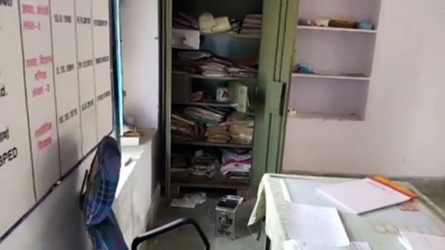 दौसा. दो स्कूलों के ताले तोड़े, अक्षयदान पात्र से दस हजार पार