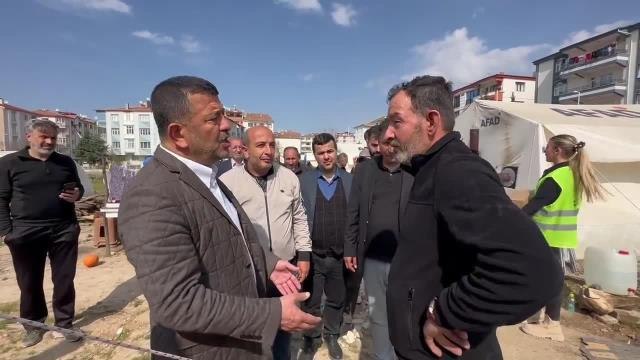 Veli Ağbaba, Depremde Bir Kadını Elindeki Testere ile Kurtaran Vatandaşla Buluştu: Yılmaz, Depremde İnsanları Kurtaran Sayısız Kahramanlardan Biri