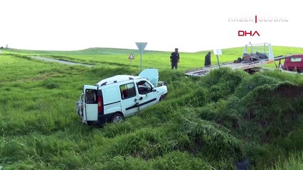 Diyarbakır'da ticari araç, şarampole yuvarlandı: Çok sayıda ağır yaralı var